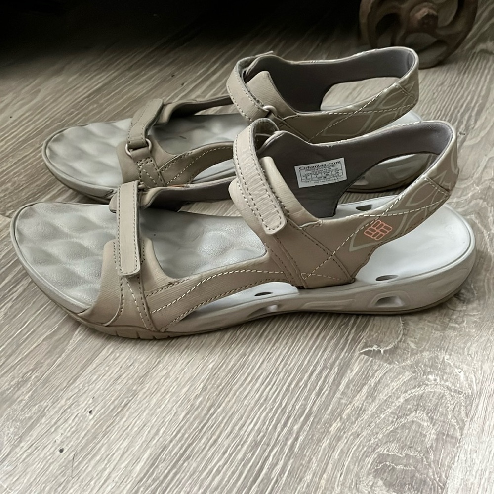 Columbia sandals/9
